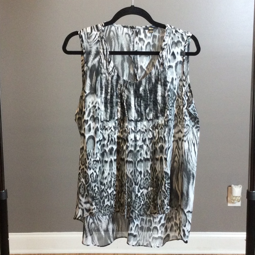 L Milano Gray Sleeveless Animal Print Top